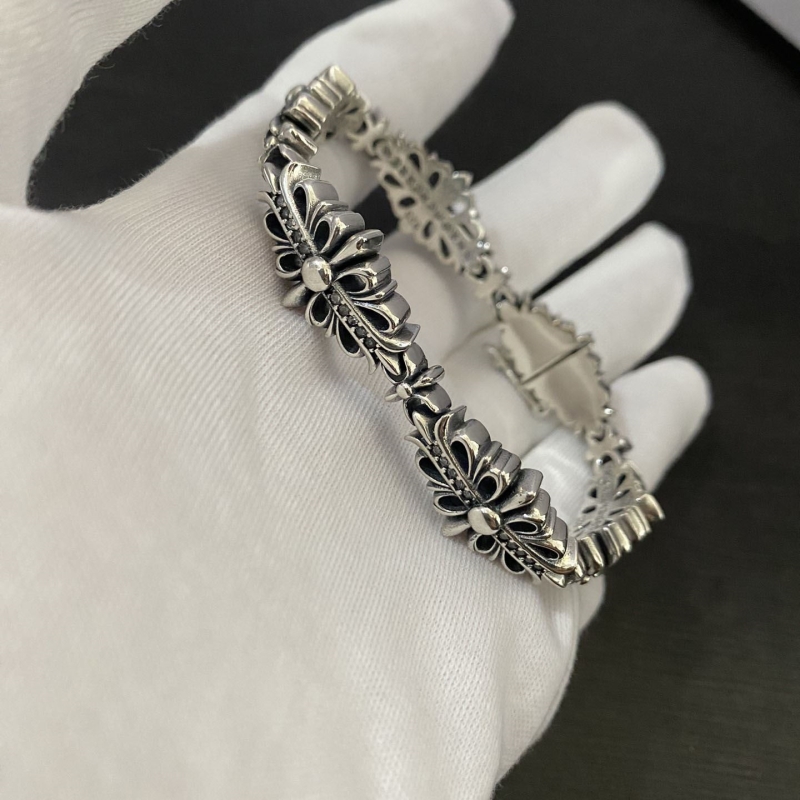 Ch**me He**ts bracelets